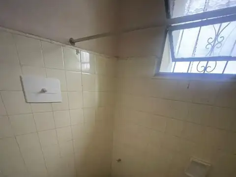 Casa Antigua en buen estado de 2 Dormitorios