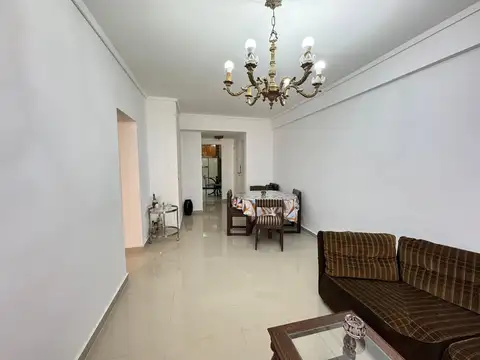 Departamento de 3 ambientes mas dependencia con dos patios.