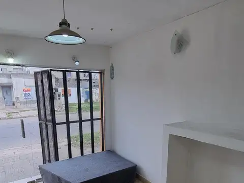 Local en Alquiler en Capitan Bermudez, $ 150.000