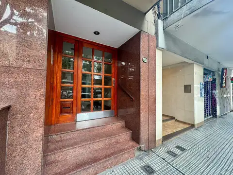 Departamento de dos ambientes en venta con terraza propia - Balvanera