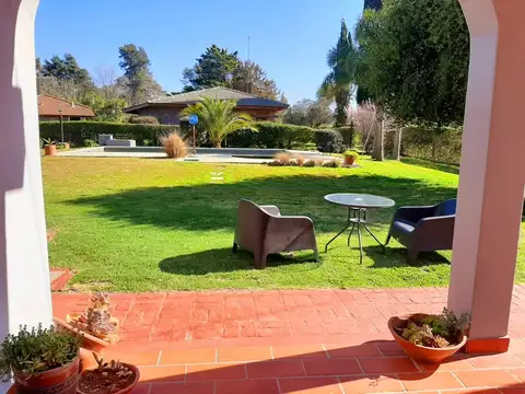 Quinta en Venta con 2 cocheras