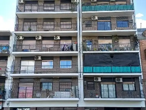 SE ALQUILA 3 ambientes con balcón corrido