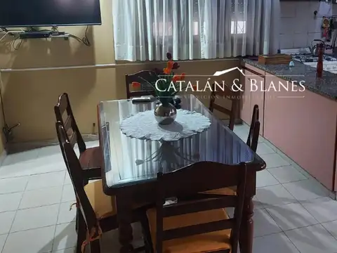 Casa 4 ambientes con 2 baños