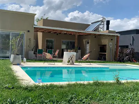Casa en Venta con 2 cocheras