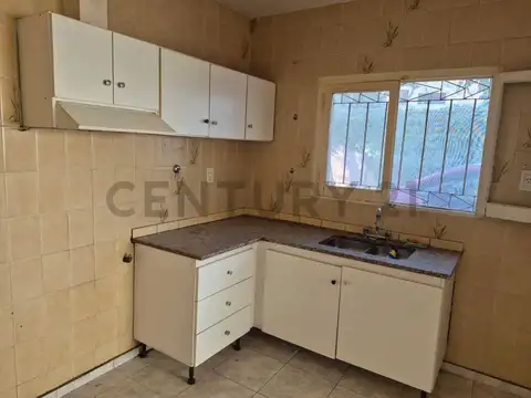 Casa 4 ambientes con 1 baño