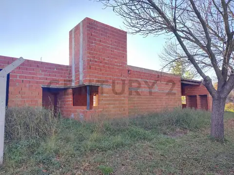 CASA EN CONSTRUCCION EN VENTA, CON AMPLIO TERRENO EN MAGGIOLO