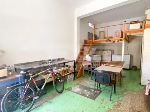 Gervasio de Posadas  al 600, entre Charcas y Mastro santana