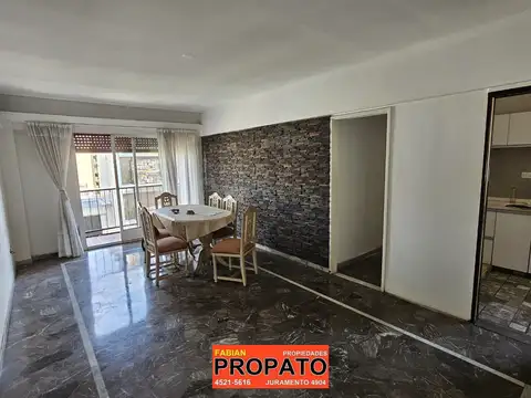 Depto refaccionado 4 ambientes con balcón al frente, 2 baños completos y cochera fija cubierta!