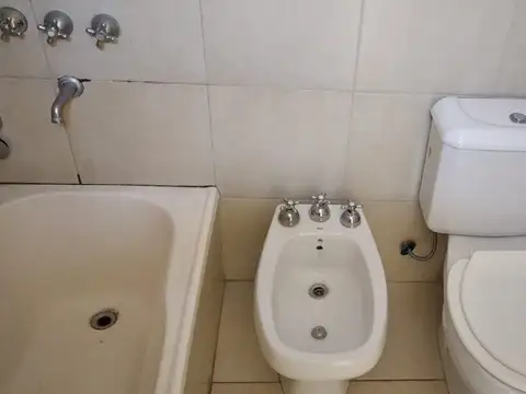 EXCELENTE DEPTO MONOAMBIENTE AL CONTRAFRENTE C/BALCÓN FRANCES