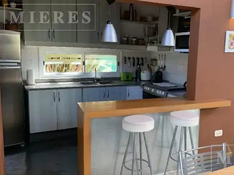 Casa 5 ambientes con 2 baños