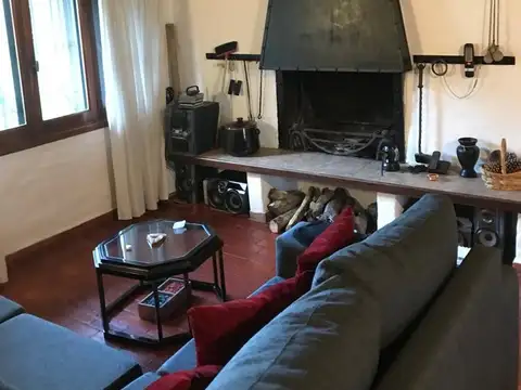 CASA LOTE 11.993 M2. CASA PRINCIPAL Y HUESPEDES - QUINCHO - TALLER - EXCELENTE FORESTACION - LOBOS -