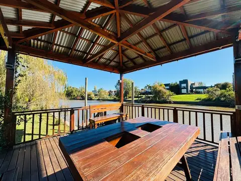 Casa en Venta con 5 cocheras