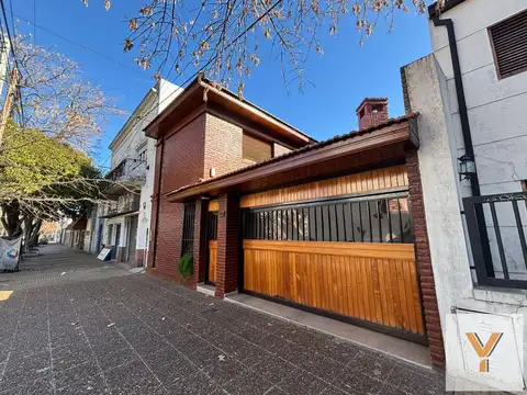 Casa en venta - 4 dormitorios 4 baños - 287mts2 - La Plata
