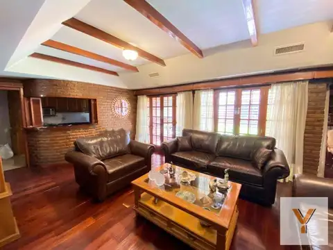 Casa en Venta con 2 cocheras