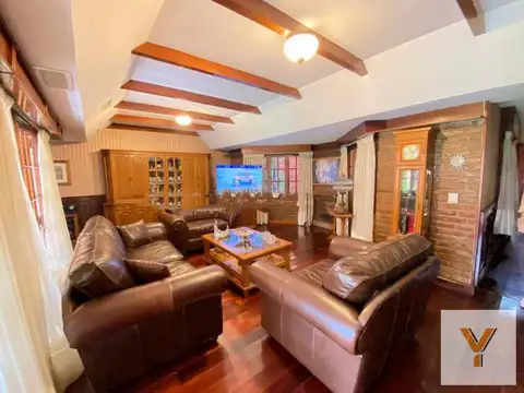 Casa 5 ambientes con 4 baños
