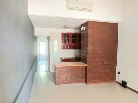 Casa 2 ambientes con 1 baño