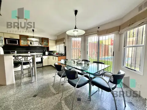 Casa 5 ambientes con 3 baños