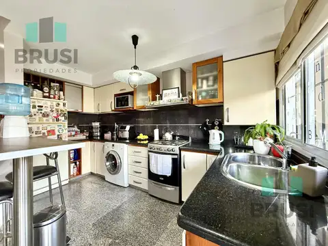 Casa en Venta con 2 cocheras