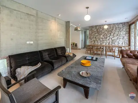 Casa en Alquiler en Loma Verde, USD 2.000