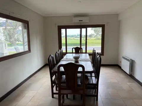 Casa en Alquiler Temporal con 4 cocheras