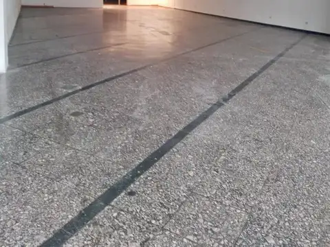 Local EN ZONA COMERCIAL SUR