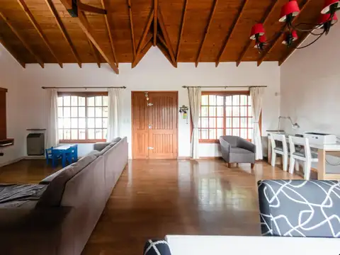 Chalet Casa Quinta Jardín Pileta Quincho Ranelagh