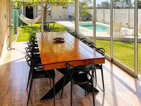 Casa con Quincho y Pileta. Timbues.