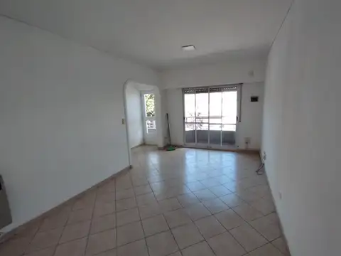 PH EN ALQUILER DOS AMBIENTES PRIMER PISO POR ESCALERA