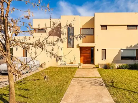 Alquiler AMOBLADO | CASA A LA LAGUNA | 5 AMBIENTES c/dependencia | Barrio San Marco | JARDÍN, P...