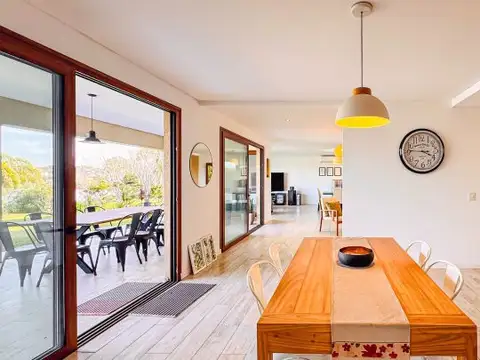 Casa 5 ambientes con 3 baños