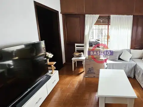 VENTA MUY BUENA CASA 4 AMBIENTES CON JARDÍN Y TERRAZA EN VILLA ADELINA