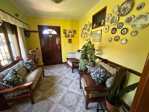 Casa en Venta con 3 cocheras