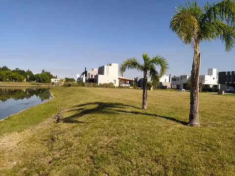 Lote en Venta - Ciudad Nautica - Al Agua