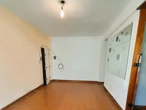 Avenida Presidente Juan Domingo Peron al 1400