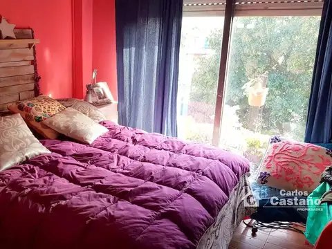 Casa en Esquina en 2 Plantas con Galpón Chico   Local