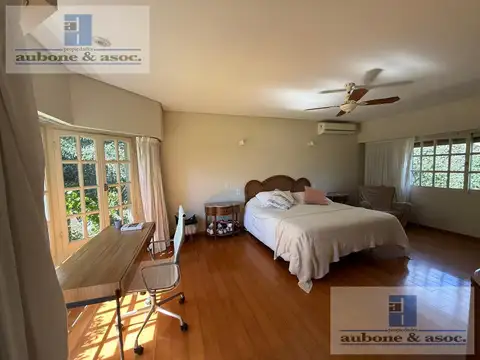 Casa en Venta con 4 cocheras