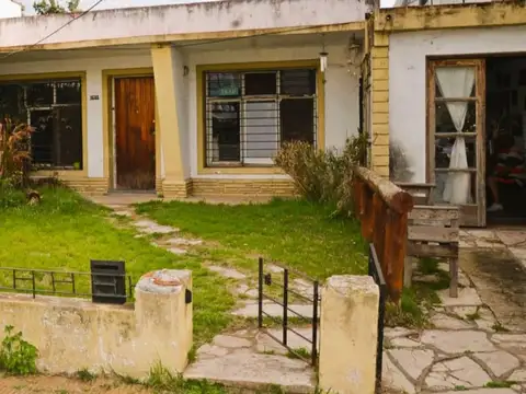 Venta Casa - lote 300 m2 - Hurlingham a reciclar