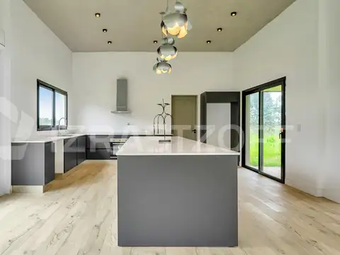 Casa 5 ambientes con 4 baños