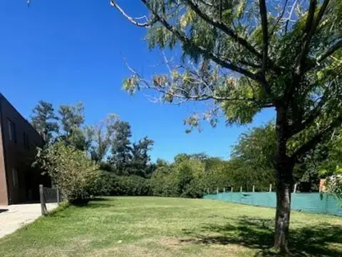 Lote en barrio Los Tilos, Pilar. 1100 m2