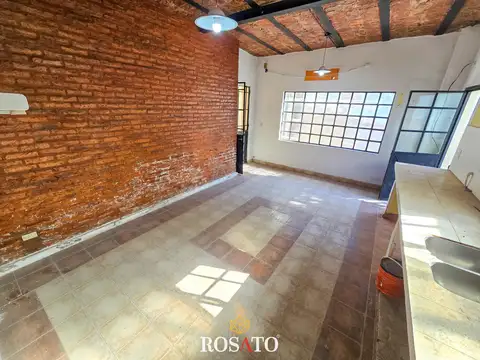 Venta casa de 3 ambientes con patio, jardin y parrilla en Villa Lugano - A reciclar