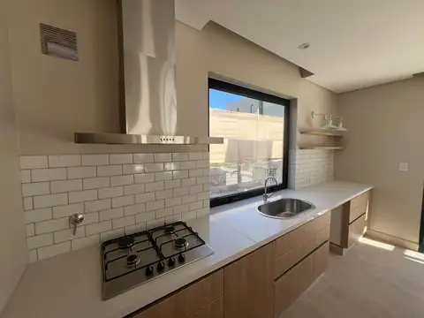 Casa 7 ambientes con 3 baños