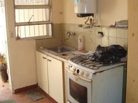 LOMAS DEL MIRADOR. ECUADOR 1900. PH DE UN AMBIENTE CON PATIO.