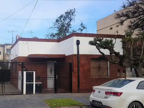 OPORTUNIDAD PH A REMODELAR EN HAEDO,2 PLANTAS 110M2, PATIO,TERRAZA Y COCHERA -REMODELADO USD 99.000