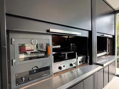 Casa 7 ambientes con 5 baños