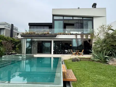 CASA PREMIUM CON VISTA A LA LAGUNA VIRAZÓN