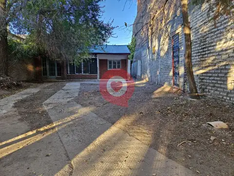Casa a reciclar en Remigio Bosch 600 - Apto para construcción de hasta 4 dúplex