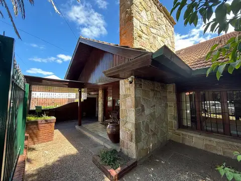 Casa 4 ambientes con 3 baños