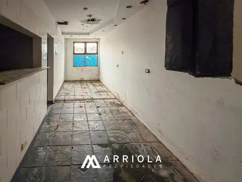 Local de 231 mts2, primer piso por escalera
