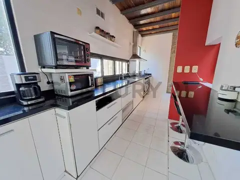 Venta Casa 5 ambientes en Villa Udaondo, Parque Leloir