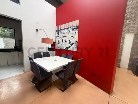 Casa en Venta con 2 cocheras